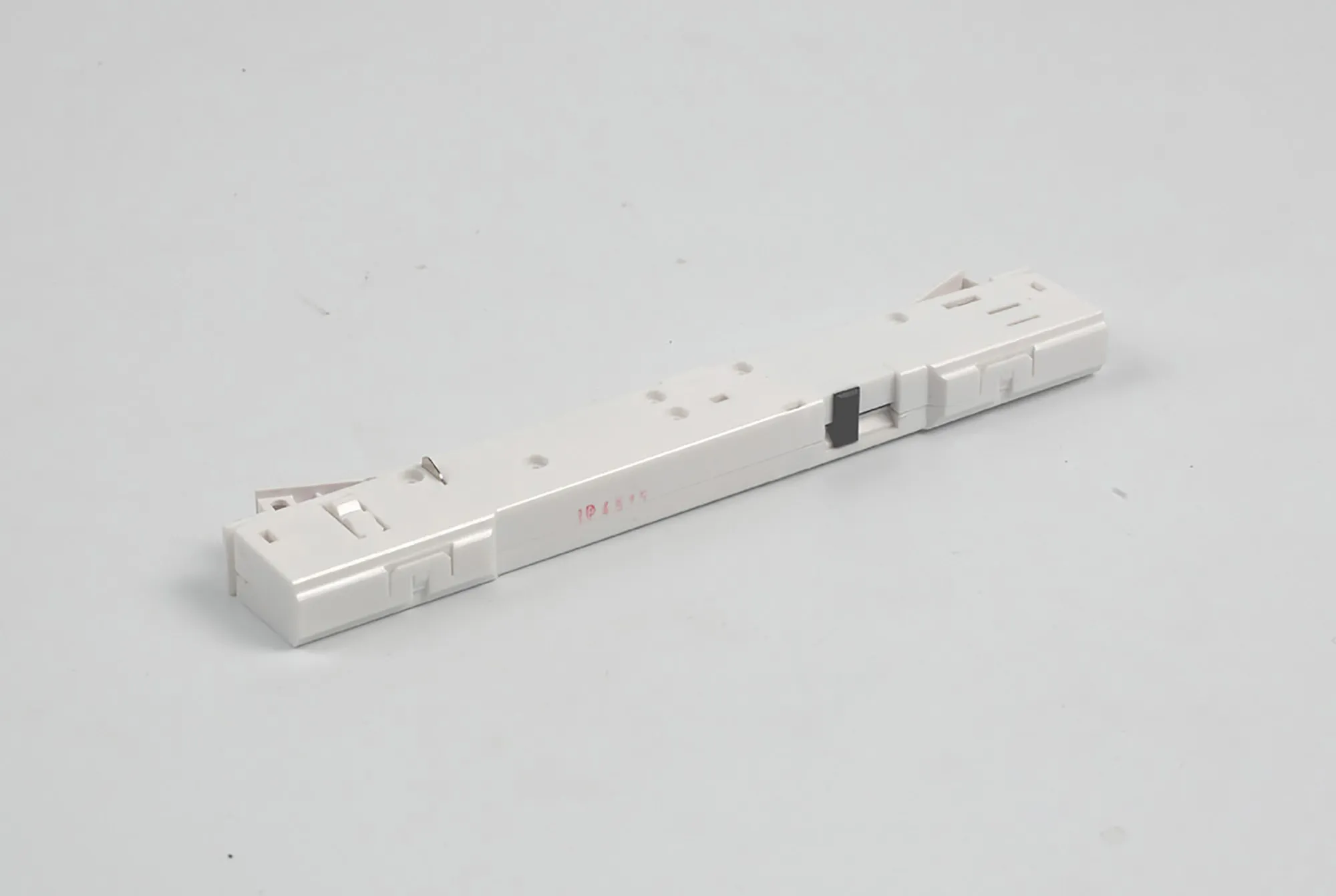 In-Trac Adapter 3 Circ. Track, 6A Induct/ Resist Load Screwless Connection Data Bus 555 1 6533 1  Eutrac Adapters & Components-White